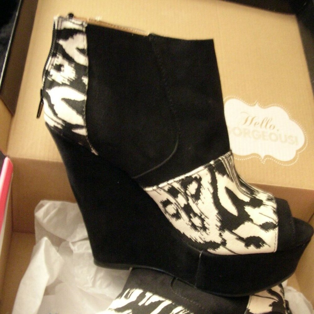 Faux suede peep toe platform wedges shoes black ivory tribal Charlotte Russe 8